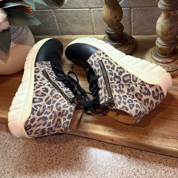 Leopard Print Black Ankle Boots - Great Used Condition - Picture 6 of 7